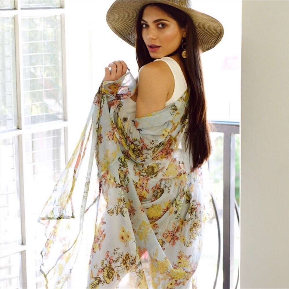 Boho Floral Duster/ Kimono 🎉Host Pick🎉👌❤️